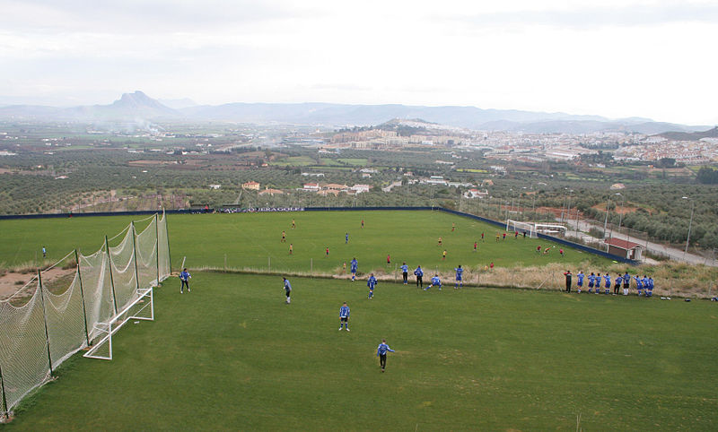 File:Campos de fútbol Antequera Golf.jpg