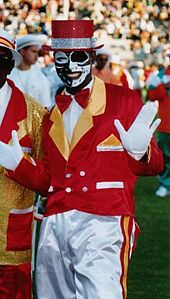 Minstrel in classic minstrel style struts his stuff at the Green Point Stadium in 2001 Cape-Town-Coon.jpg
