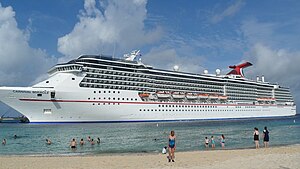 Carnival Miracle у о. Гранд-Терк 4 июля 2011 года