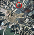 Luftaufnahme vom Ground zero im November 2001, der Standort von Saint-Pauls-Chapel ist rot umrandet