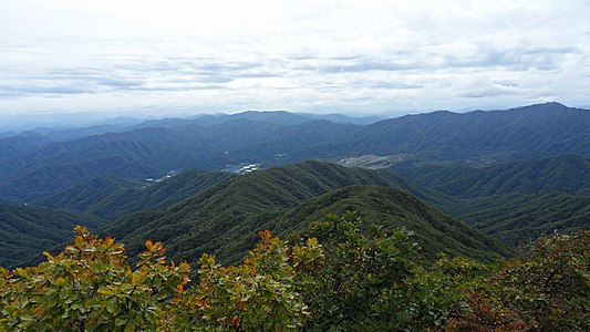 한국어: 비로봉에서 본 치악산