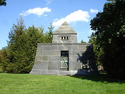 Ĉikago, Ilinojso, Martin Ryerson Tomb 2.jpg