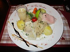 Choucroute de la mer, brochet, saumon, omble chevalier, et beurre blanc