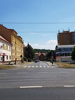 Pohled na ulici Chvalskou od severu