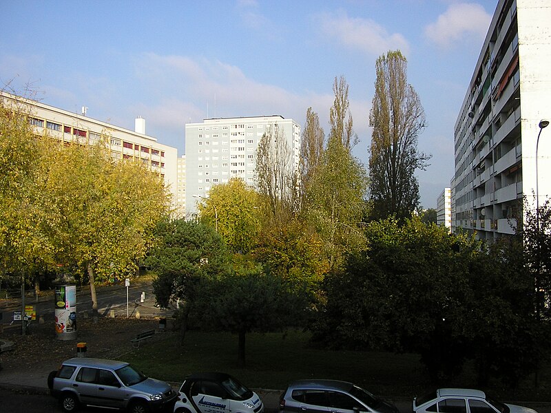 File:Cité-Nouvelle Onex Gros-Chêne.jpg