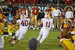 Miniatuur voor Bestand:Clay Helton and Max Browne on sidelines at USC v Stanford 2013.jpg