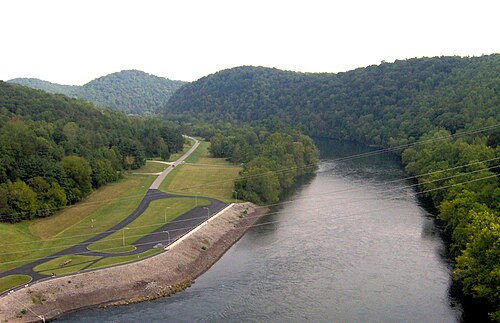 The Clinch River, downstream from Norris Dam Clinch-river-tn2.jpg