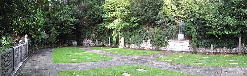 File:Cliveden War Cemetery, panorama.jpg