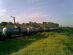 Comboio parado na Variante Boa Vista-Guaianã km 201 em Itu - panoramio.jpg