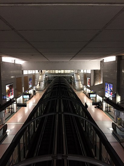 Cómo llegar a Cour Sainte en transporte público - Sobre el lugar