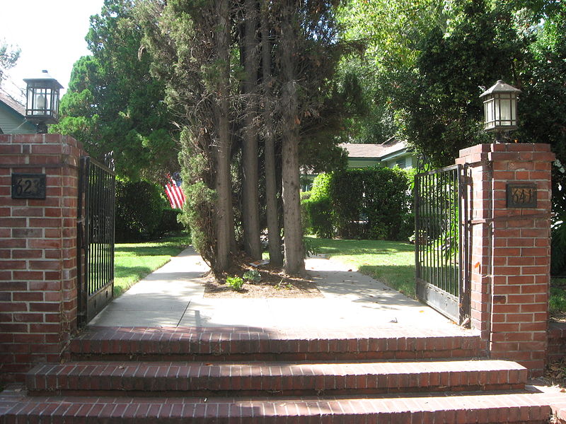 File:Cypress Court 1.JPG