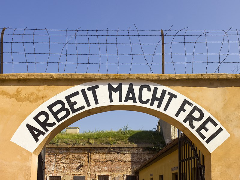 File:Czech-2013-Theresienstadt-Arbeit Macht Frei (detail).jpg