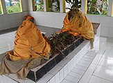 Banjar: Kubah makam Datu Tabat, ulama matan Alalak, Barito Kuala, Kalimantan Selatan. Bahasa Indonesia: Pusara dari Datu Tabat, ulama dari Alalak, Barito Kuala, Kalimantan Selatan. English: Tomb of Datu Tabat, a cleric from Alalak subdistrict, Barito Kuala Regency, South Kalimantan.