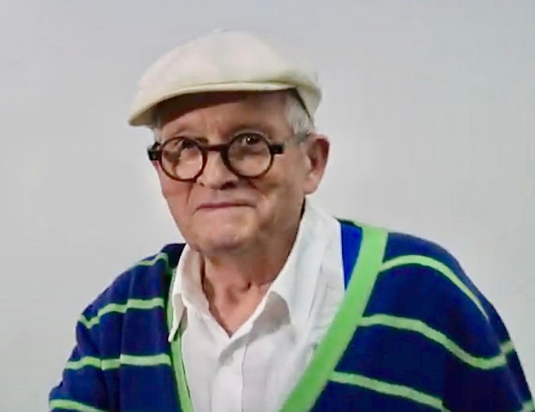 File:David Hockney 2017 at Flash Expo.jpg