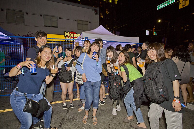 File:Davie Street Party 2016 (28645306325).jpg