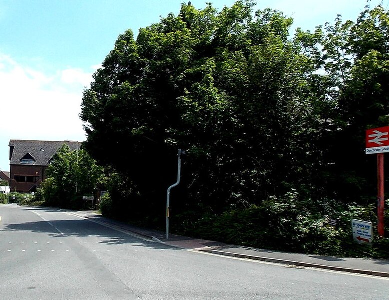 File:Dorchester South railway station name sign - geograph.org.uk - 4590986.jpg