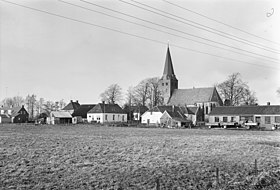 Dorpsgezicht met zuidzijde van de kerk op de achtergrond - Nijbroek - 20400412 - RCE.jpg