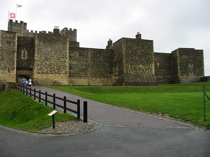 File:DoverCastle-bailey-2004-10-03 source image 2.jpg