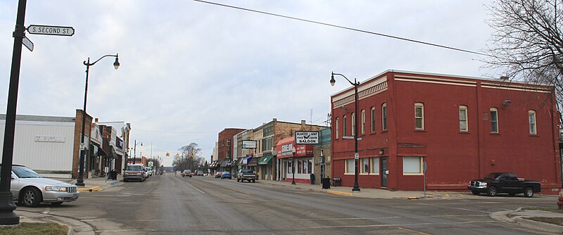 File:Downtown Fowlerville Michigan East Grand River Avenue at South Second Street.JPG