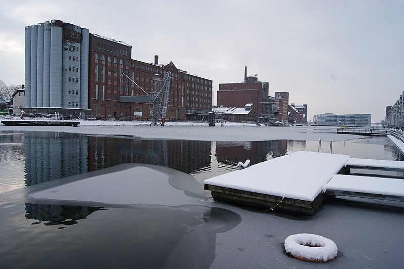 File:Duisburg-Innenhafen (CherryX).JPG