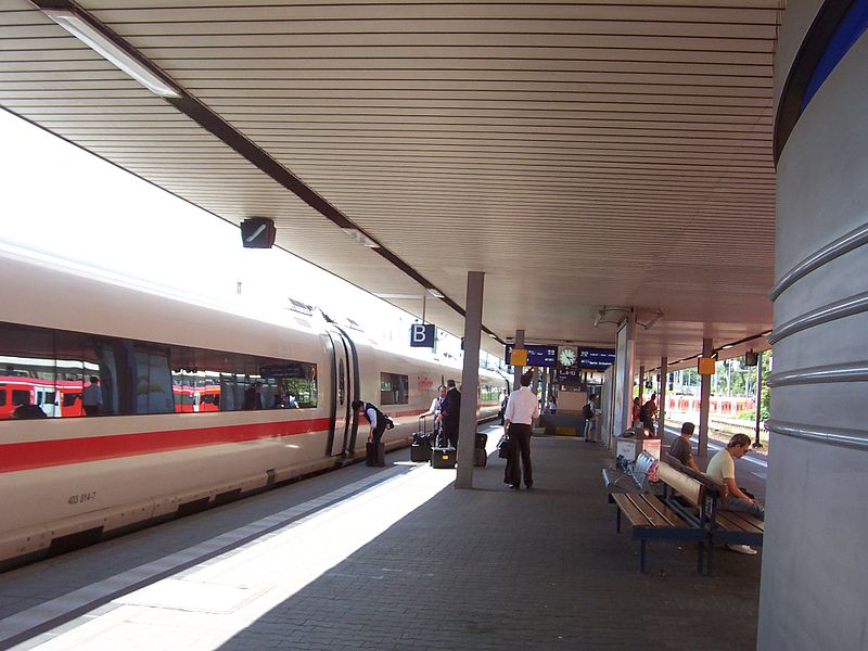 File:ECE Train2.JPG