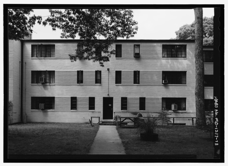 File:ELEVATION VIEW FROM EAST OF 12 PARKWAY (APARTMENT BUILDING). - Old Greenbelt, Crescent Road and Southway, Greenbelt, Prince George's County, MD HABS MD-1217-13.tif