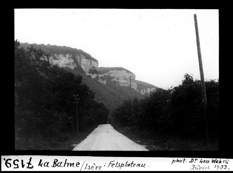 File:ETH-BIB-La Balme, Isère, Felsplateau-Dia 247-07159.tif