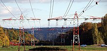 This straight line is made of strain towers to achieve low profile of the pylons and high clearance of the wires. Einebenenleitung.jpg