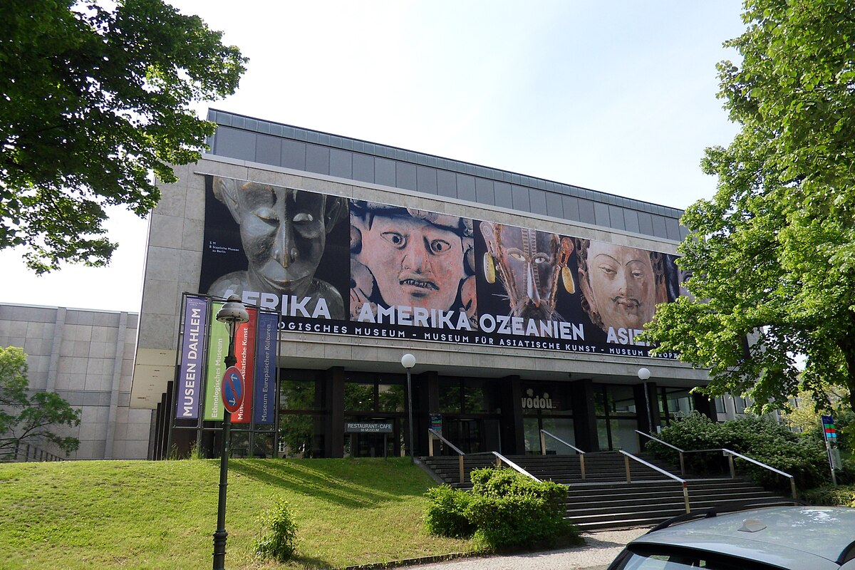 Eingang Ethnologisches Museum.JPG