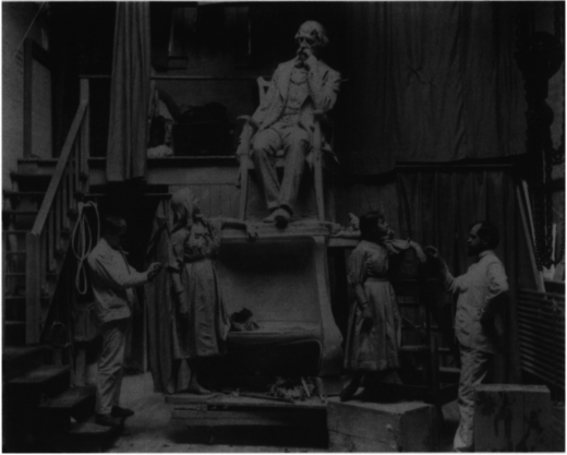 In 1890 maakte Francis Edwin Elwell standbeeld van Dickens en Kleine Nell. Het staat tegenwoordig in Clark Park in Philadelphia, Pennsylvania.