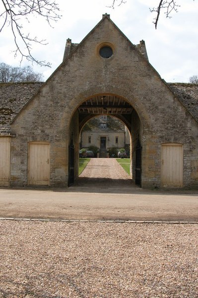 File:Entrance to Hinchwick Manor - geograph.org.uk - 174202.jpg