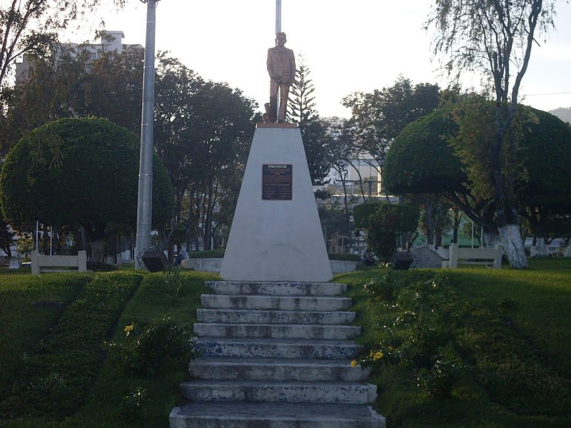 File:Estatua De AlbertoMasferrer en San Salvador.jpg