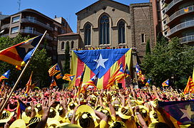 Estelada humana a Crist Rei de Manresa