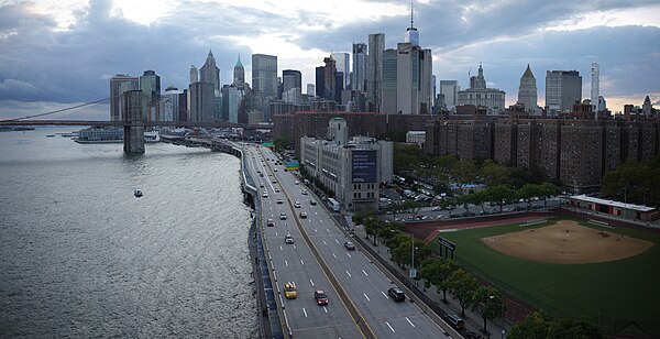 FDR Drive approaching the Brooklyn Bridge, which connects Manhattan and Brooklyn