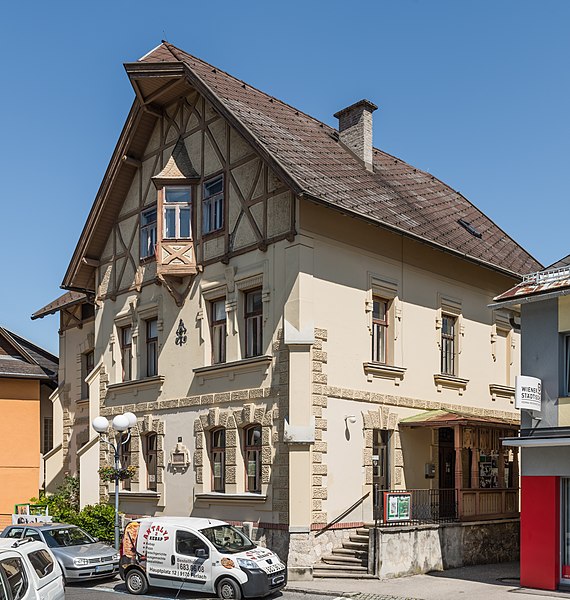 File:Ferlach Hauptplatz 14 ehemalige Apotheke von 1907 07062016 2496.jpg