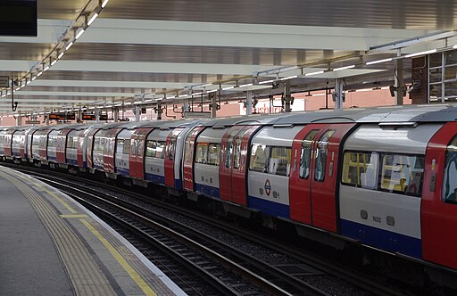 Finchley Road tube station MMB 01