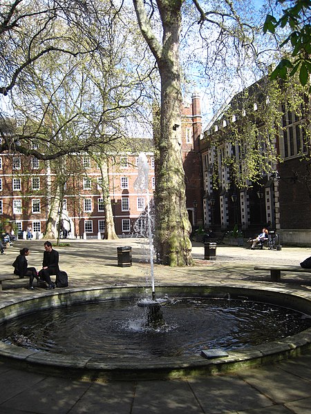 File:Fountain Court-geograph-3927394-by-Chris-Holifield.jpg