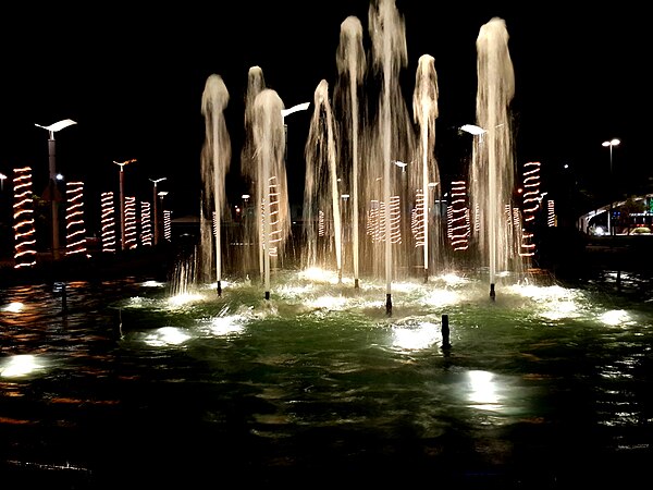 Image: Fountain outside Sheraton Dammam (9288893979)