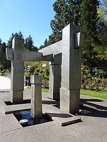 The sculpture in 2019 Frank E. Beach Memorial Fountain.jpg