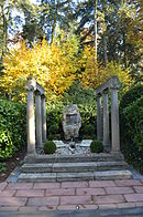 Frankfurt, main cemetery, grave II garden graves 28 BC  Ollenburg.JPG