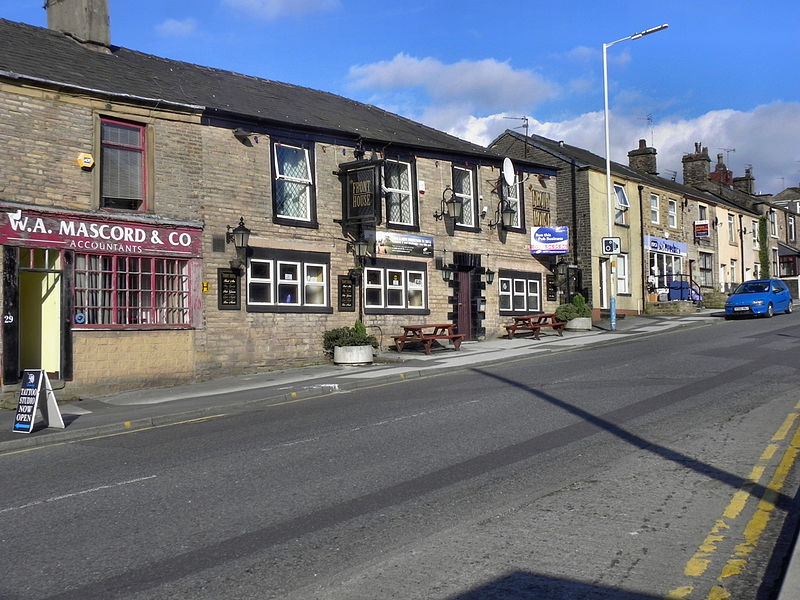 File:Front House, Oldham Road, Springhead (geograph 2649225).jpg