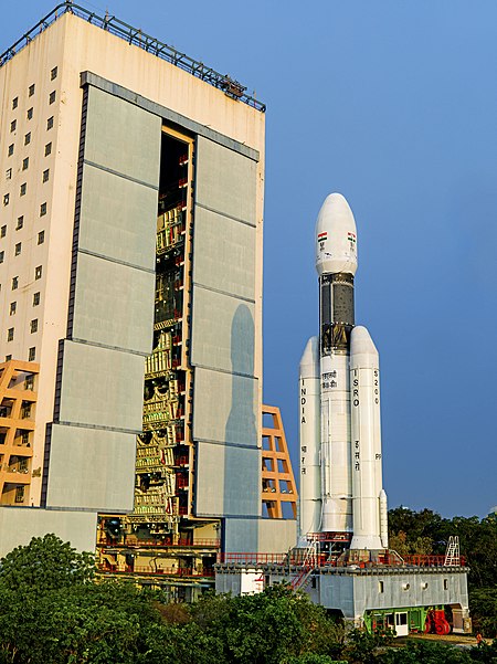 Tập_tin:GSLV-Mk_III-D1_being_moved_from_Vehicle_Assembly_Building_to_second_launch_pad.jpg