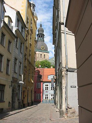 Riga: Învățământul, afacerile, comerțul, politica și transporturile, Istorie, Demografie