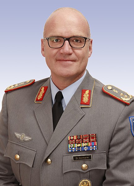 File:Generalstabsarzt Dr. Holtherm.jpg