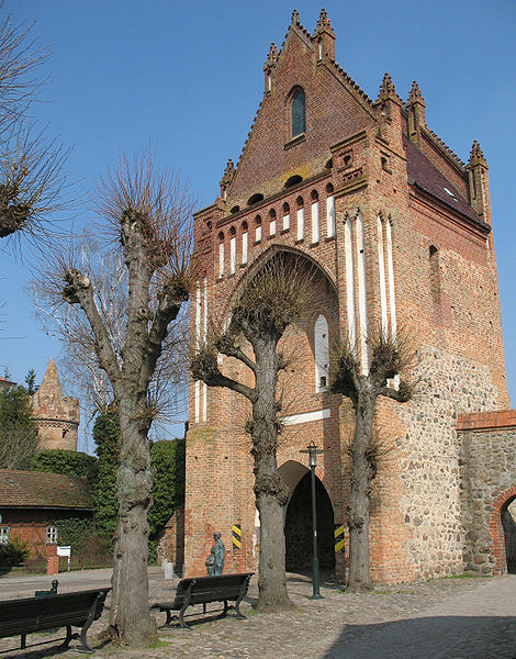 File:Gransee Pulverturm Ruppiner Tor.jpg