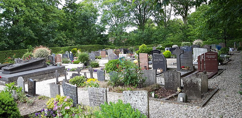 File:Grave op de rooms katholieke begraafplaats de Hoge Wal Woerden.jpg