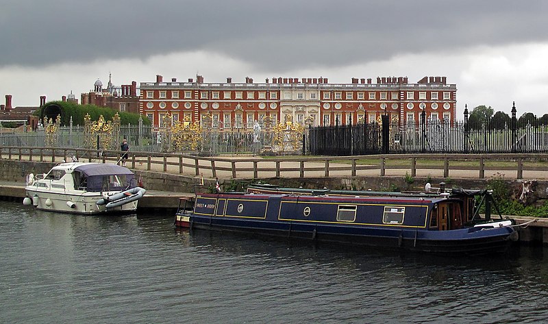 File:Hampton Court Palace. - panoramio (20).jpg