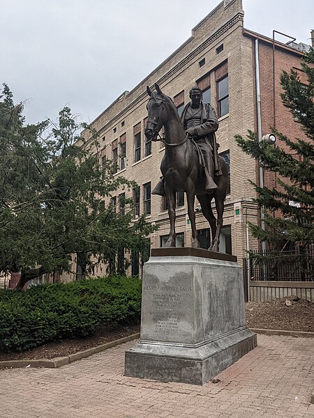 File:Henry Gassaway Davis statue Davis Park Capitol and Lee Streets downtown Charleston WV July 2022.jpg