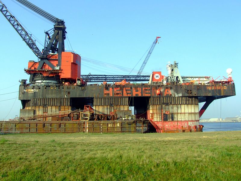 File:Hermod and part of Barge H114.jpg