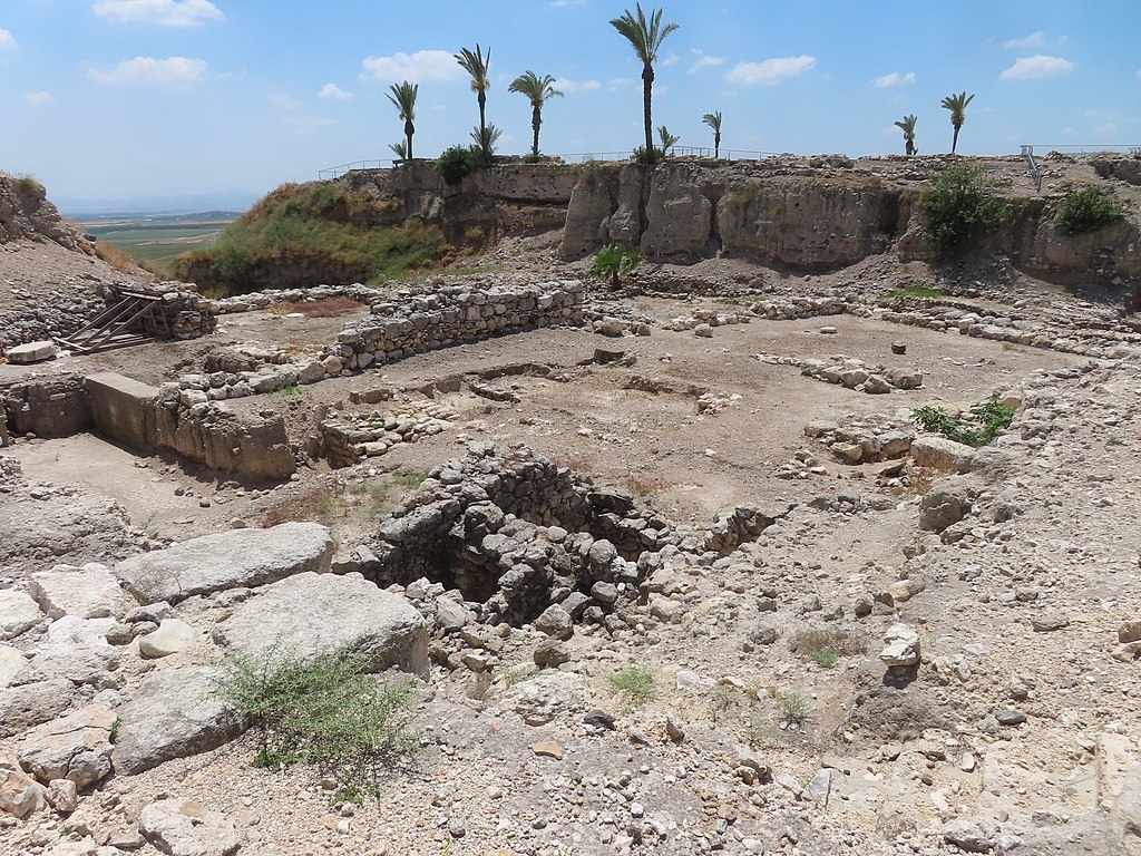 Rundalter aus kanaanäischer Zeit in Megiddo - vergrößerbar
